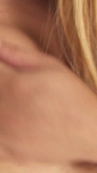 Arty si zároveň honí ptáka se svými milenci