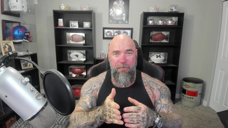 Raw and Uncensored with Masculine Jason: Tento člověk vám zničí život!