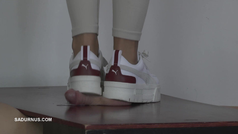 Sadurnus: Paní Natasa právě klepá na jeho telefon