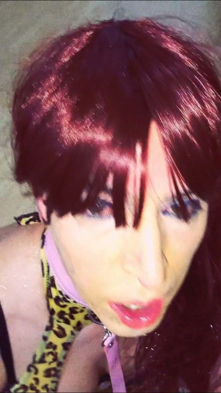 Tammy sissy slave: Golden Shower for Crossdresser