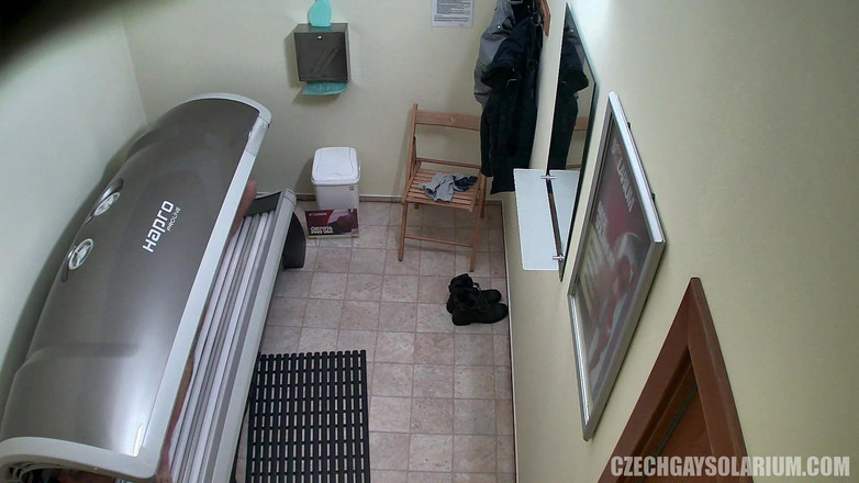 Czech Gay Solarium: Tjeckisk gay solarium 23 Lean Twink visar upp sina varor