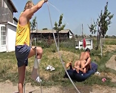 Deutsche XXX Filme: Super vnadná holka z Německa potěšující tvrdý prut venku