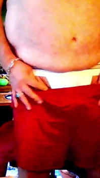 Sex na kameře! Medvěd si honí na webu v bílém jocku