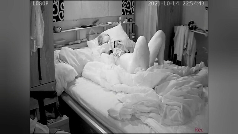 KittieNoOne: 내 뚱뚱한 딜도를 타는 걸 지켜봐