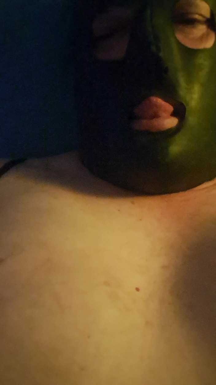 Fickspecht: Latex Sissy är tillbaka