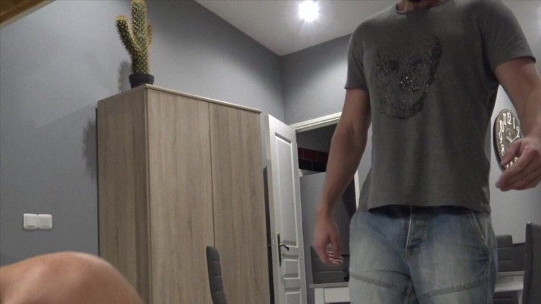 Ass slut fucked bareback: Bokong 4 kaki yang bagus untuk diseksi