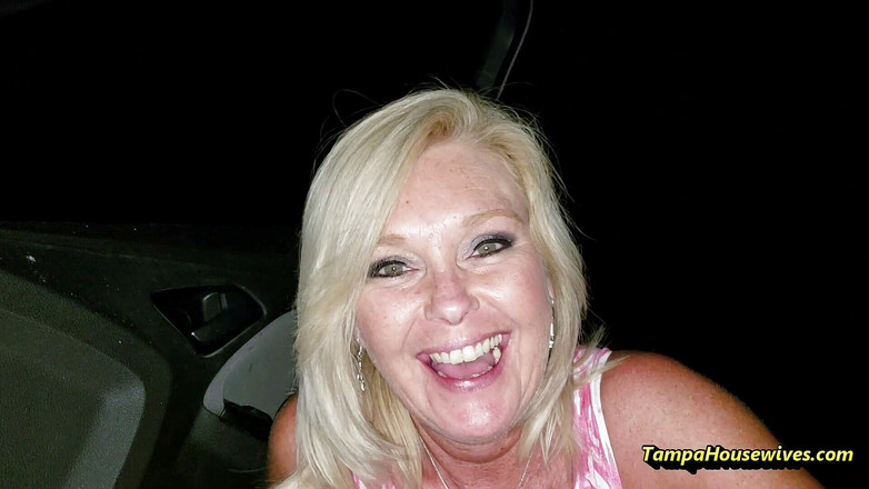 Ms Paris and Friends: Yang terbaik di Paris kencing 2