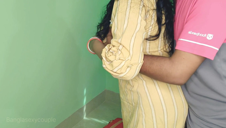 Banglasexycouple: Mi nombre es Zara hoy me follé al repartidor