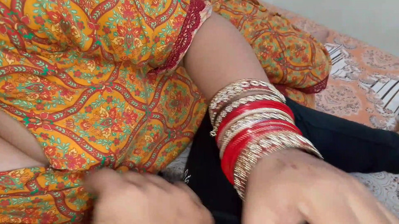 QueenbeautyQB: Soție sexy desi futută după ce a supt pula soțului...