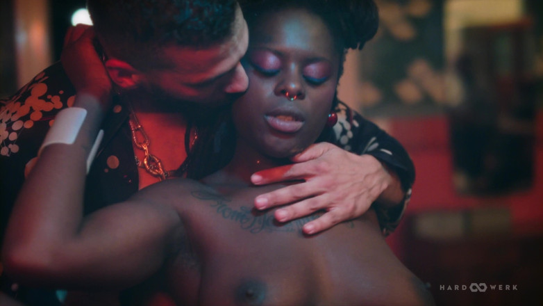 HardWerk: 00000 Une fille sexy et aimante avec des Las Bangers