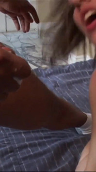 Maya Hills interraciale neukpartij met grote zwarte pik om klaar te komen