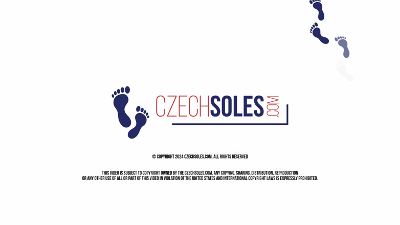 Czech Soles - foot fetish content: Милі тінки в шльопанцях босоніж грають