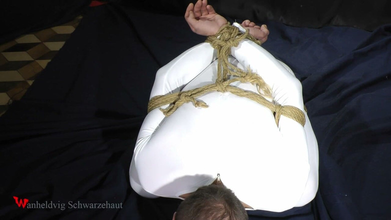 Wanheldvig: Zeus związany w elastanie: gag ball, rope challenge i jeden...