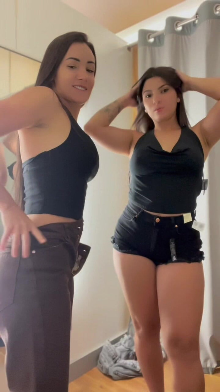 Esposaheyya: पत्नी हेया और @laurencat दो हॉट लड़कियां ड्रेसिंग रूम में बाहर निकलती हैं !!