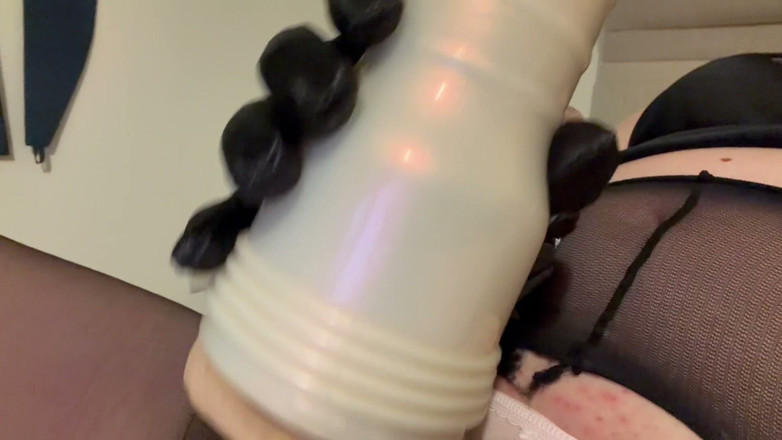 The fleshlight Queen: Fleshlight - foda de calcinha e meia-calça preta