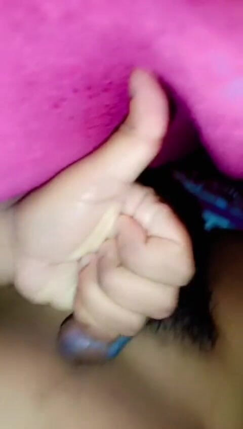 Alennaden: Cậu bé đến cậu bé cọ xát con cu desi chưa...