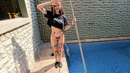 QroZne Studios: Zne tabù - sorellastra aiuta in piscina [scena completa