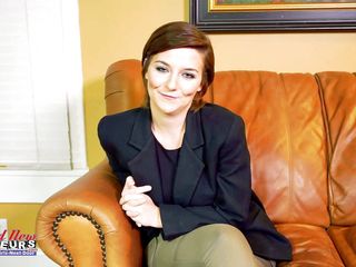 Brand New Amateurs: BrandNewAmateur - La bella Kylie si spoglia e succhia il cazzo...