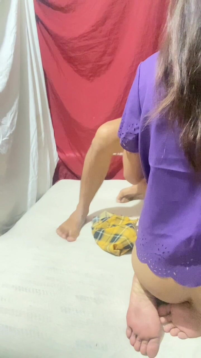 YammyPH: Aku ngentot sepupuku yang sange di pasukanku!