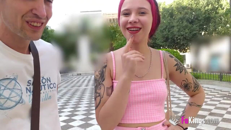 FAKings: İspanyol turist Sevilla ile tanışıyor ve şehrin her yerinde sikiliyor!