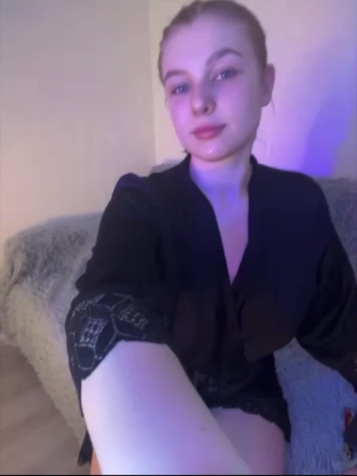 JuiceLussie: Sexy Oil Show and Blowjob Huge Dildo