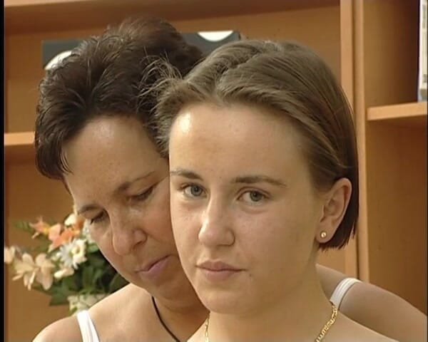 YOUR FIRST PORN: Lesbische Stiefmutti Bestraf Mich - Cynthia &amp; ibu tiri lesbian Angie menghukum...