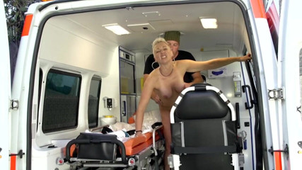 Deutschland porn: Německý hardcore v sanitce