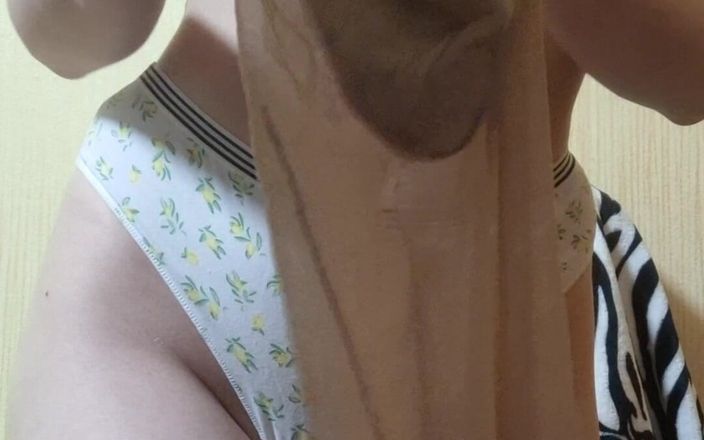 ElzaKom: パンティーをはいた私だけが欲しいです