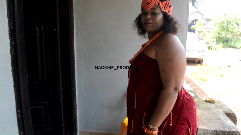 NACKME_PRODUCTION: Koningin Vusi doet het weer