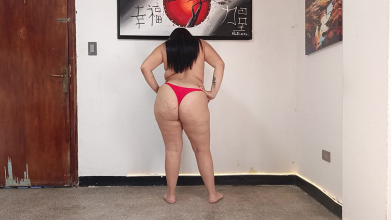 SugarPose: ステファニーはポーズをとり、パンティを替える