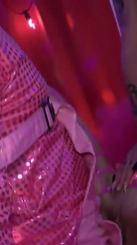 Blazy Kitsune ontmoet de roze pikgekke clowns