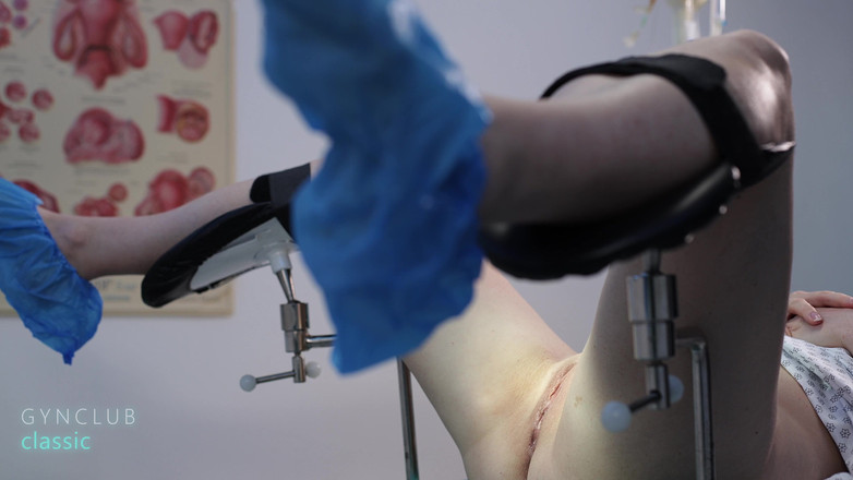 Medical fetish studio gynclub: Raka på Gyno -bordet