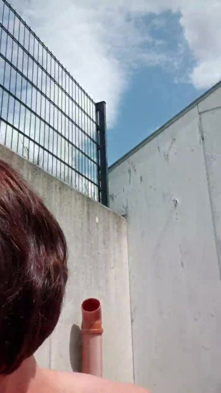 JulieEroticDress: दीवार पर धारा निकलना