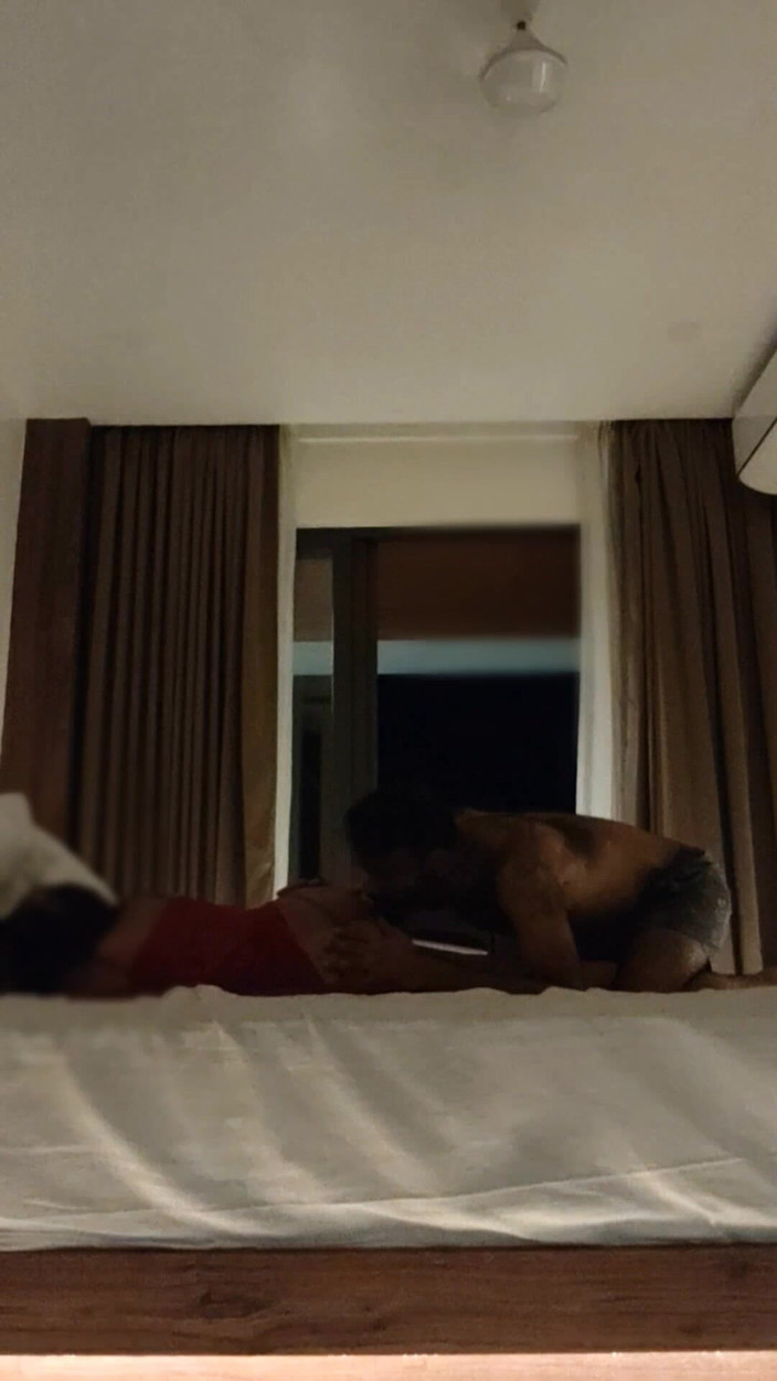 ItemRiya05: Дезі індійська дівчина трахається з бойфрендом у готелі