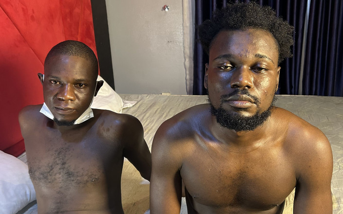 Masknaija: Un scurt Holliday cu fratele meu vitreg