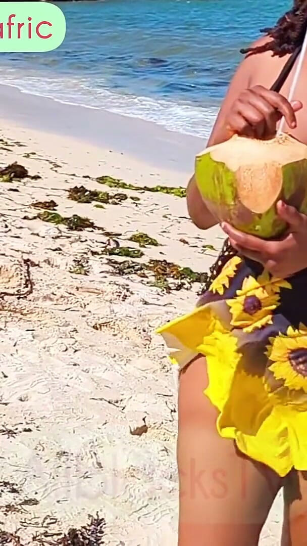 Sexieafric: Colombianen hebben seks op een strand - hete Afrikaanse Swahili toeristenpaar...