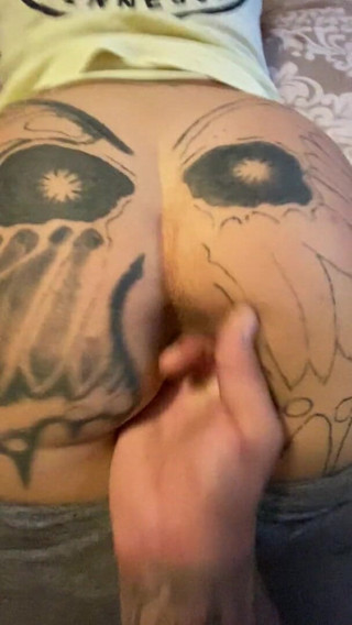MzKiTTy91: Milf pawg menggoyangkan pantatnya