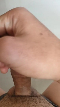 Não pode se contentar sem se masturbar!