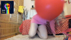 Nicoletta Embassi: Pride 2021 Ayo Rayakan Fetishisme Luar Biasa Bareng Balon Merah Besar