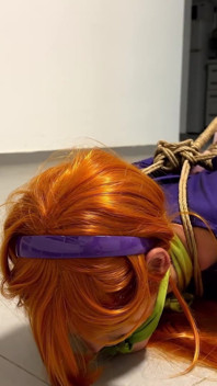 Damsel Daphne Blake Yang Terikat
