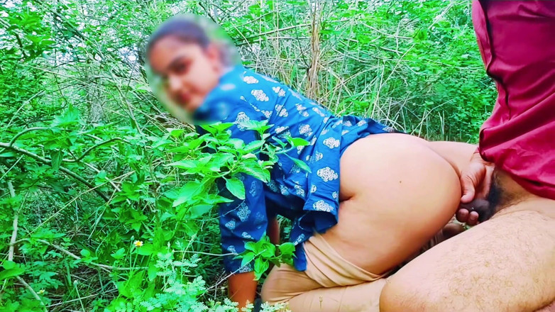 Your_aisha: Chica india del pueblo folla primera vez su apretado coño...
