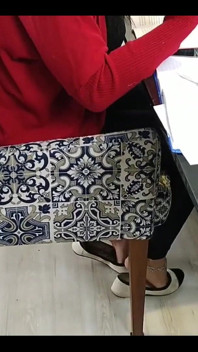Bogini Kiffa jest ubrana w nauczycielski sposób