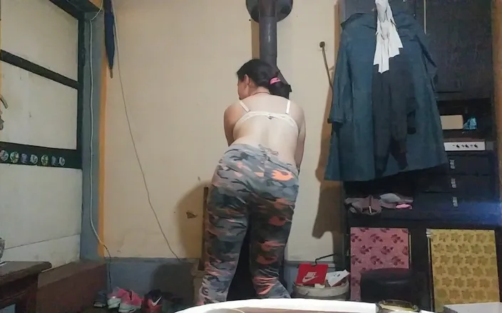 HornyCoupleBg: A lil bit of dancing