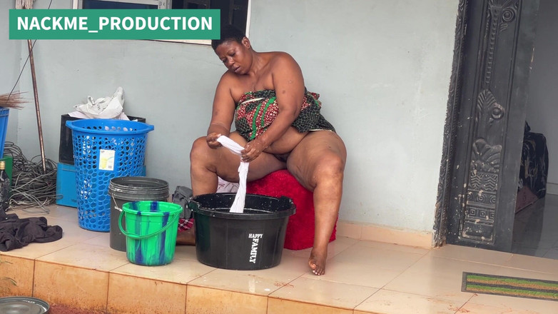 NACKME_PRODUCTION: Mama Afrika multitasks di minggu pagi