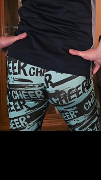 Stoking jala, celana ketat dan piyama