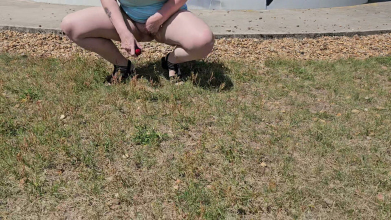 UserBitch1: Outdoor mi-a făcut sex cu vibratorul