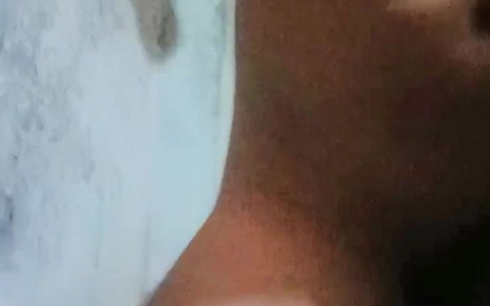 Kamu: Badkamer anale seks