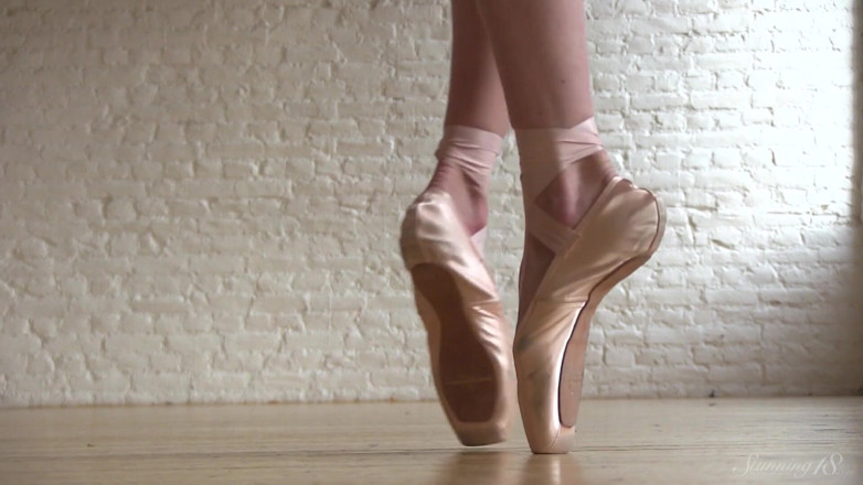 Stunning18: Ballerina Exercising