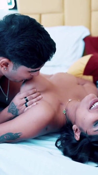 Awek desi India Tejaswini Berkongkek tegar dengan buah dada besar memasak menghisap pepek