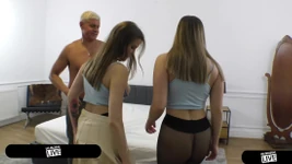 Perfect body college schatjes Sofi Noir & Amalia Davis kinky trio met oude perverseling - immorele live 4k